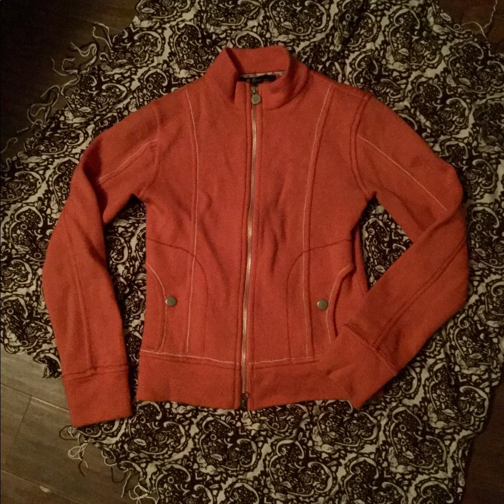 Neve Sweater